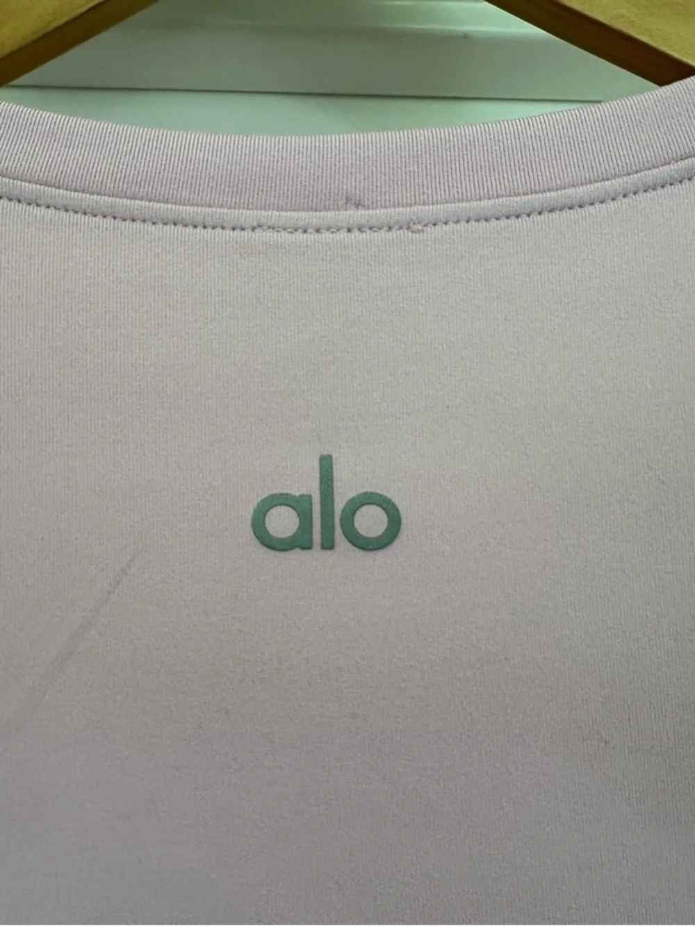 Alo Yoga Alosoft Finese Sugar Plum Pink Top L - Picture 6 of 7